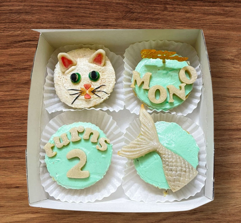 Cupcakes w/custom biscuits for Cats