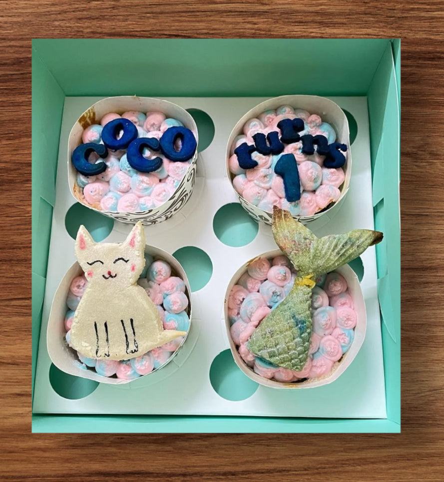Cupcakes w/custom biscuits for Cats