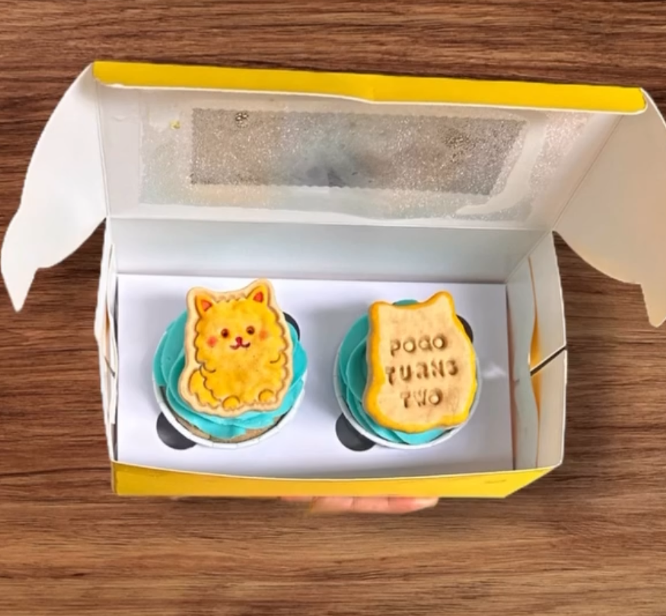 Cupcakes w/custom biscuits for Cats